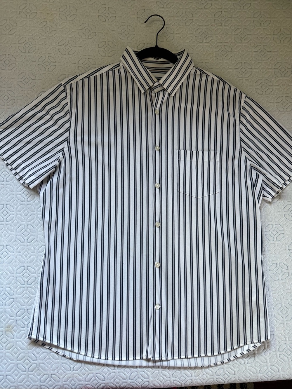 Men's Express Short-Sleeve Button-Down Shirt in White with Navy blue Stripes